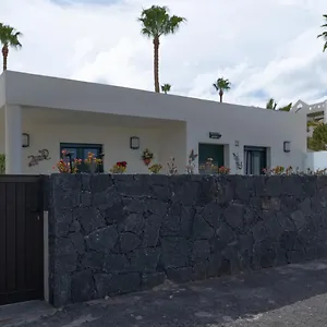 https://luxury-casa-playa-roca-bord-de-mer.in-canary-islands.com